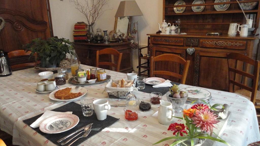 Les 2 Madeleine Bed & Breakfast Saint-Saturnin-du-Bois Exterior foto