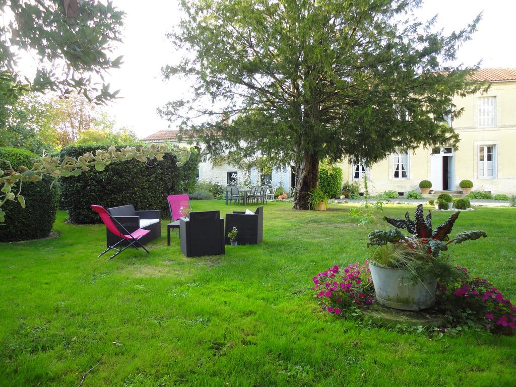 Les 2 Madeleine Bed & Breakfast Saint-Saturnin-du-Bois Exterior foto