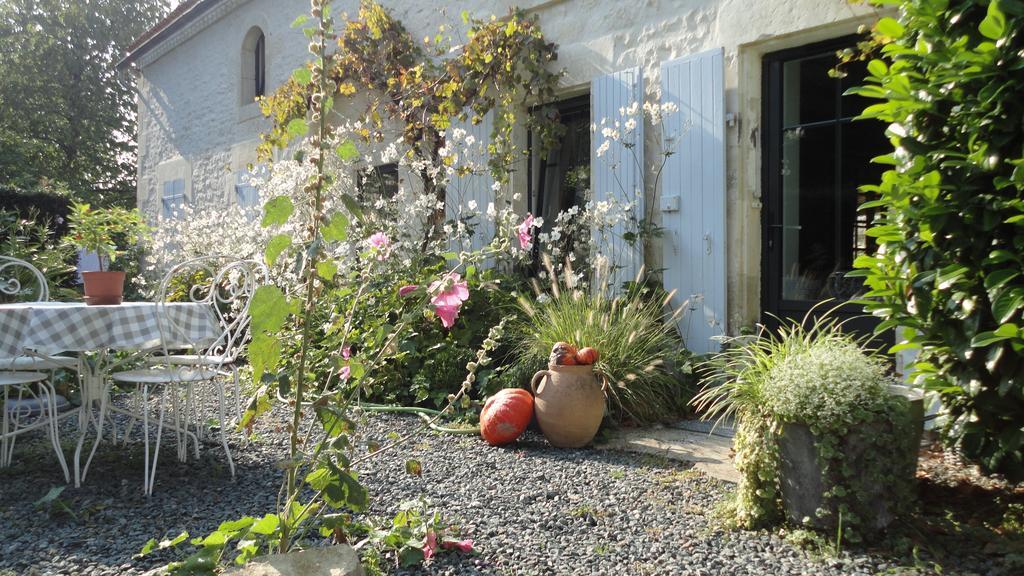 Les 2 Madeleine Bed & Breakfast Saint-Saturnin-du-Bois Exterior foto
