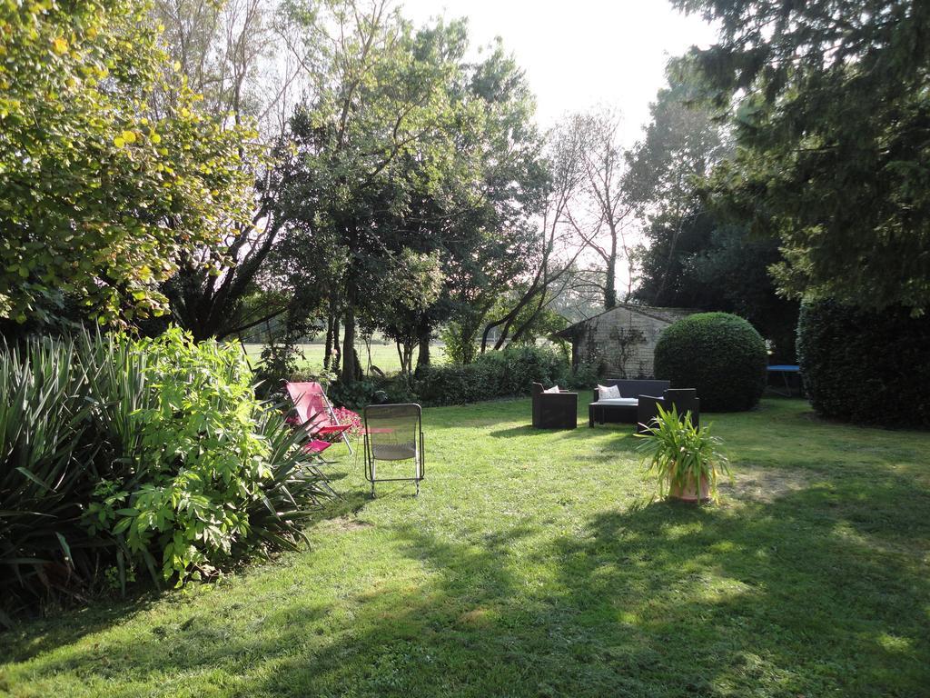 Les 2 Madeleine Bed & Breakfast Saint-Saturnin-du-Bois Exterior foto