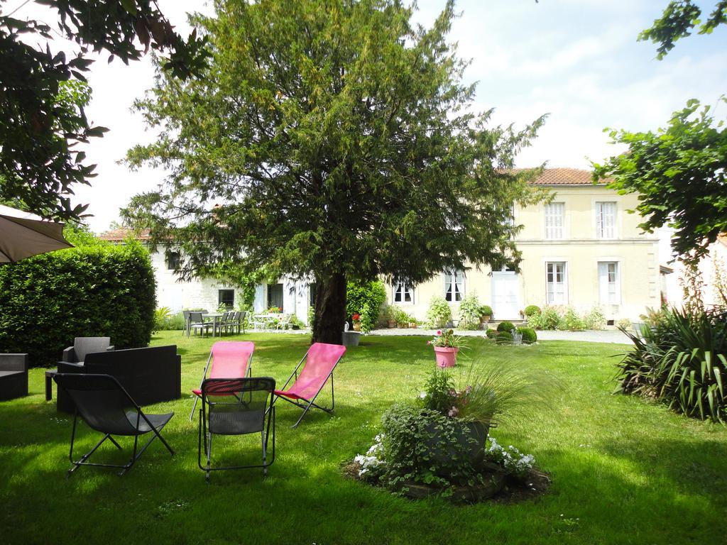 Les 2 Madeleine Bed & Breakfast Saint-Saturnin-du-Bois Exterior foto