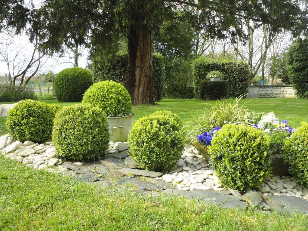 Les 2 Madeleine Bed & Breakfast Saint-Saturnin-du-Bois Exterior foto