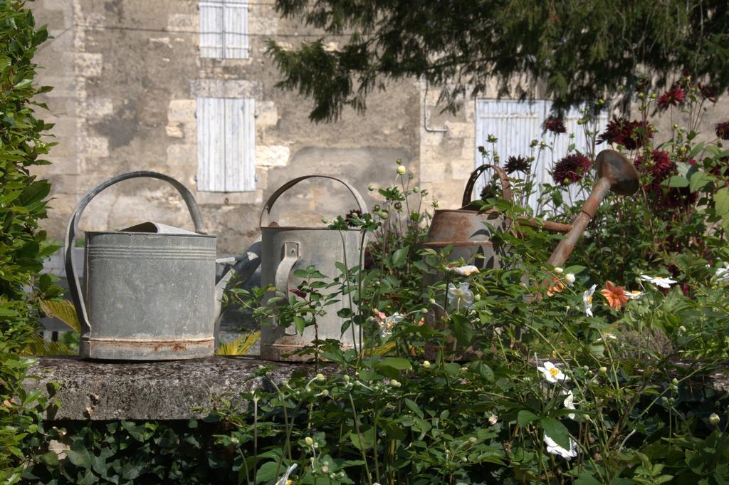 Les 2 Madeleine Bed & Breakfast Saint-Saturnin-du-Bois Exterior foto
