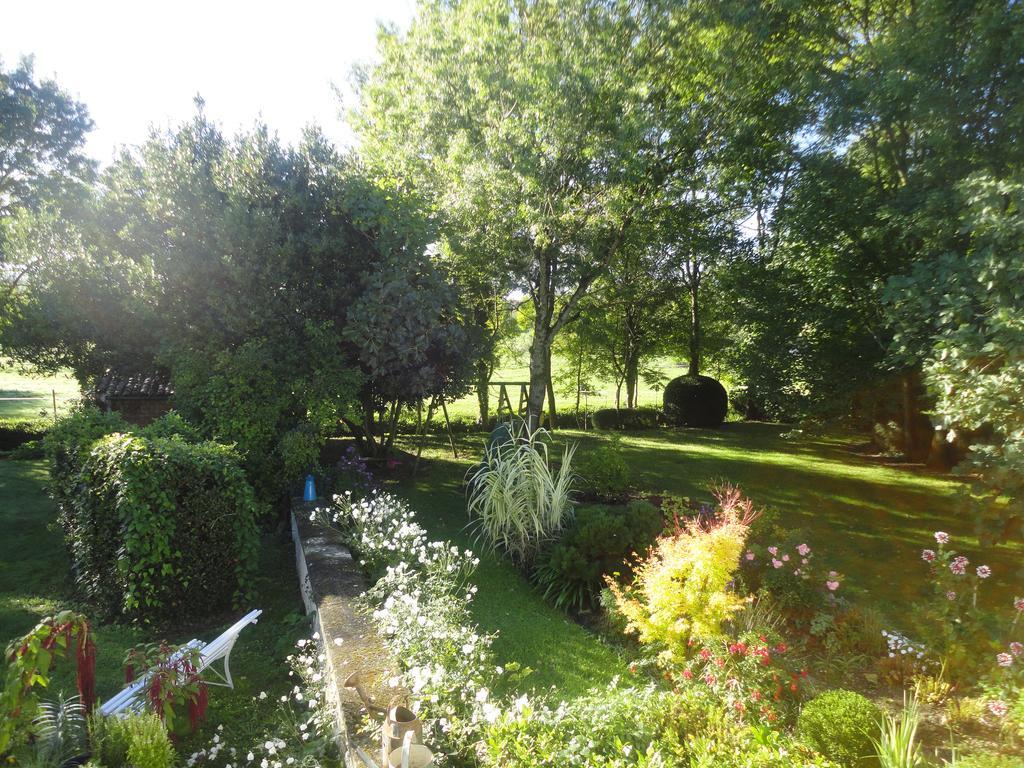 Les 2 Madeleine Bed & Breakfast Saint-Saturnin-du-Bois Exterior foto