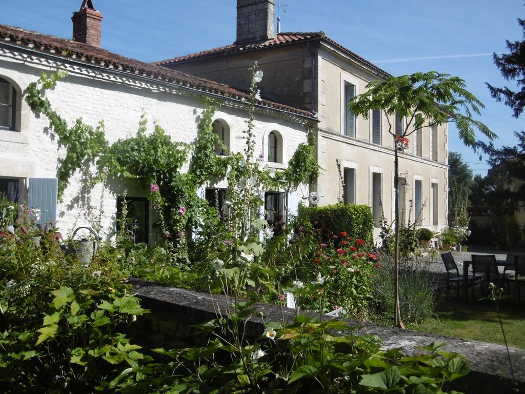 Les 2 Madeleine Bed & Breakfast Saint-Saturnin-du-Bois Exterior foto