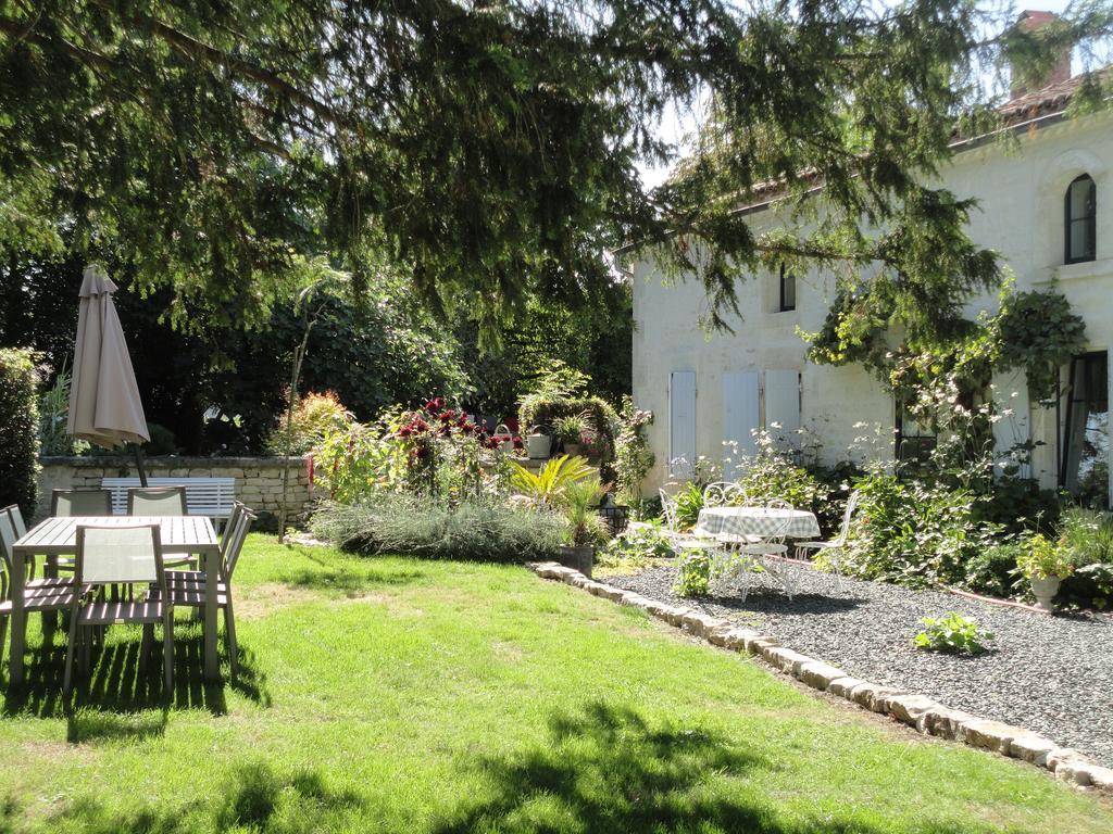 Les 2 Madeleine Bed & Breakfast Saint-Saturnin-du-Bois Exterior foto