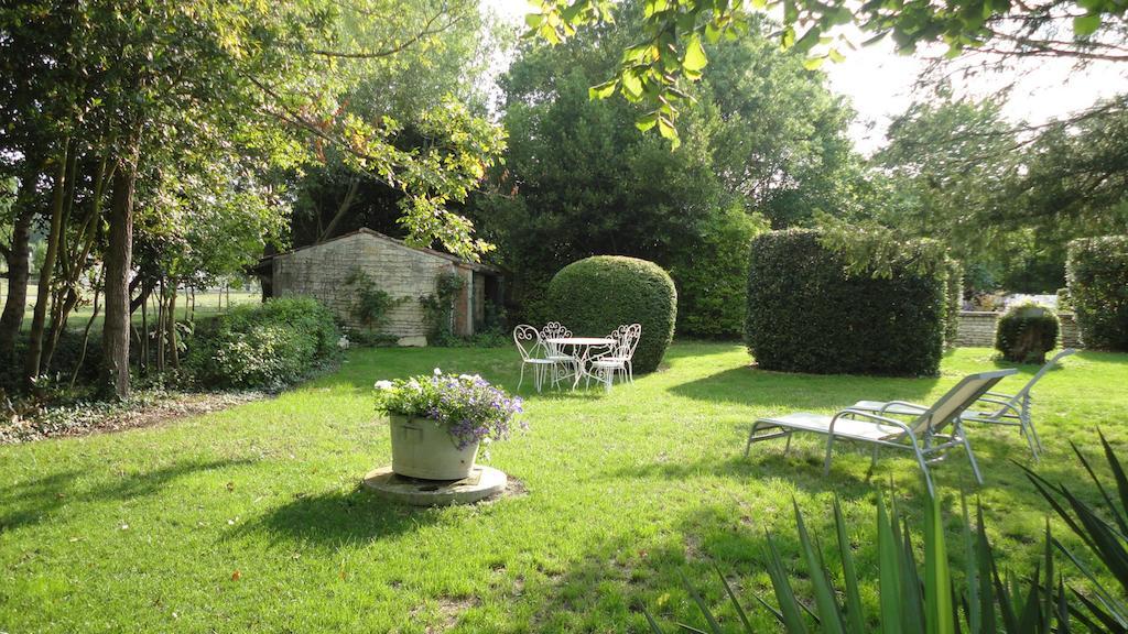 Les 2 Madeleine Bed & Breakfast Saint-Saturnin-du-Bois Exterior foto