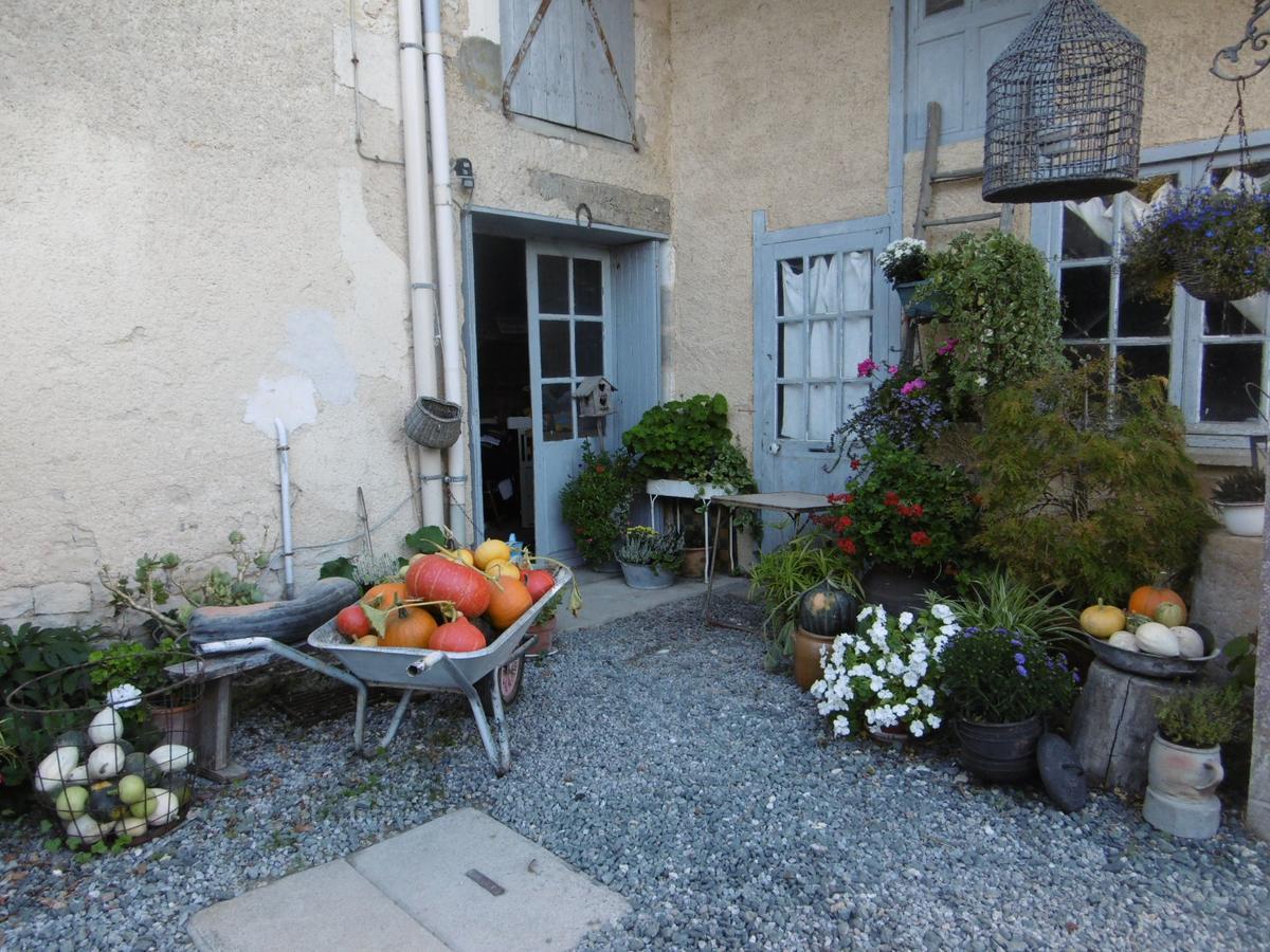Les 2 Madeleine Bed & Breakfast Saint-Saturnin-du-Bois Exterior foto