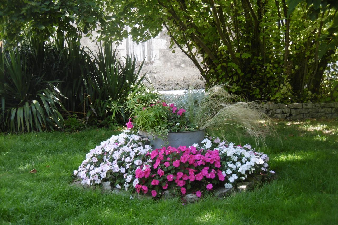 Les 2 Madeleine Bed & Breakfast Saint-Saturnin-du-Bois Exterior foto