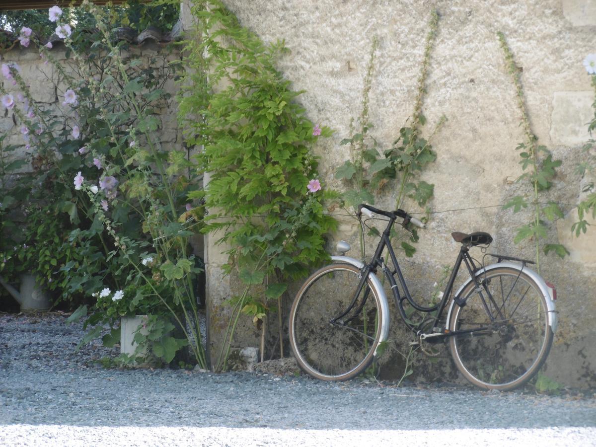 Les 2 Madeleine Bed & Breakfast Saint-Saturnin-du-Bois Exterior foto