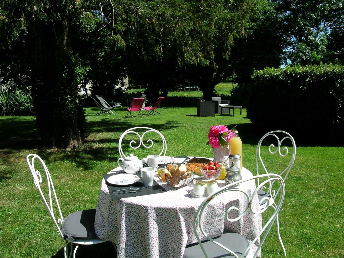 Les 2 Madeleine Bed & Breakfast Saint-Saturnin-du-Bois Exterior foto