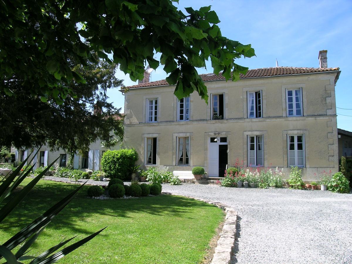 Les 2 Madeleine Bed & Breakfast Saint-Saturnin-du-Bois Exterior foto
