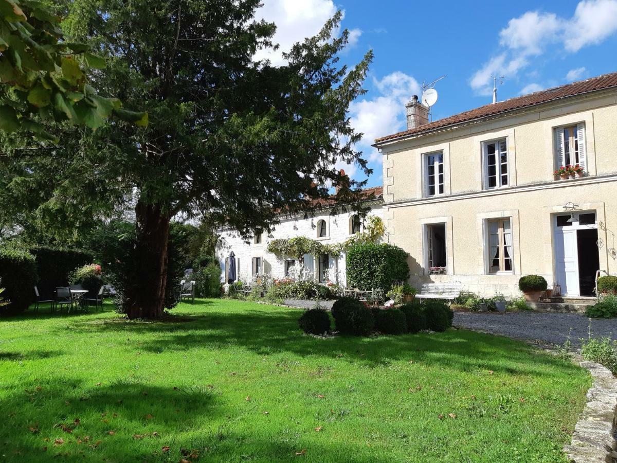 Les 2 Madeleine Bed & Breakfast Saint-Saturnin-du-Bois Exterior foto