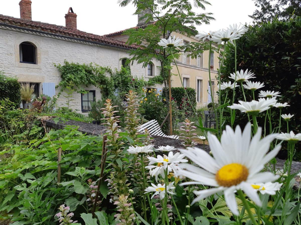 Les 2 Madeleine Bed & Breakfast Saint-Saturnin-du-Bois Exterior foto