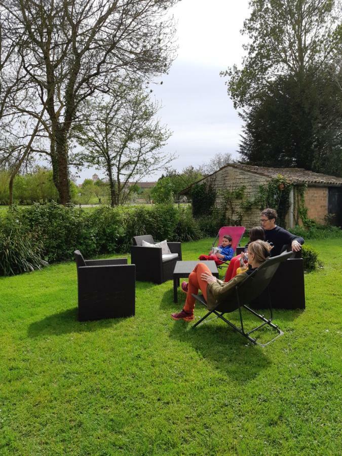 Les 2 Madeleine Bed & Breakfast Saint-Saturnin-du-Bois Exterior foto